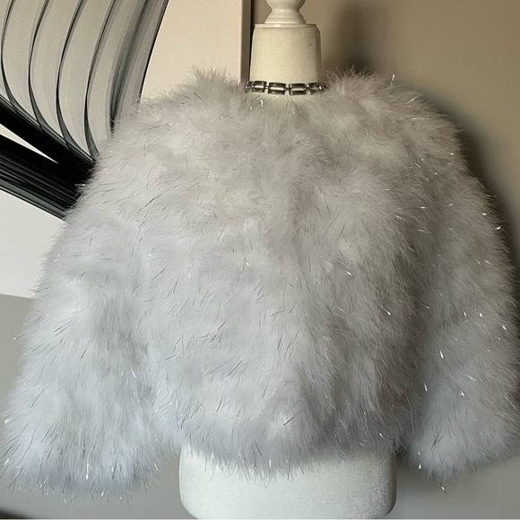 NWT Jocelyn Fifi white turkey feather bolero with delicate silver threads - Picture 11 of 13
